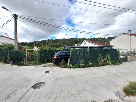 Finca y zona de aparcemiento