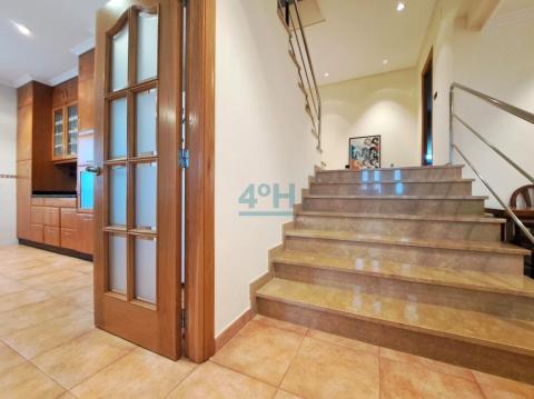 Planta Baja: Acceso a cocina con comedor