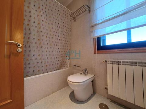 Planta Primera: Baño 2 con bañera