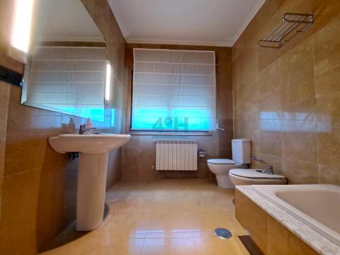 Planta Primera: Baño 3 con bañera