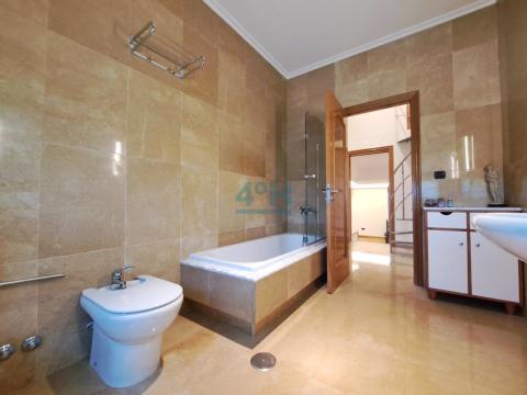 Planta Primera: Baño 3 con bañera