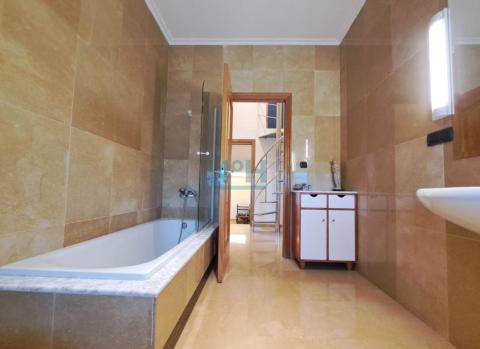 Planta Primera: Baño 3 con bañera