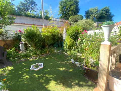 Planta Baja: Acceso a jardín desde salón-comedor