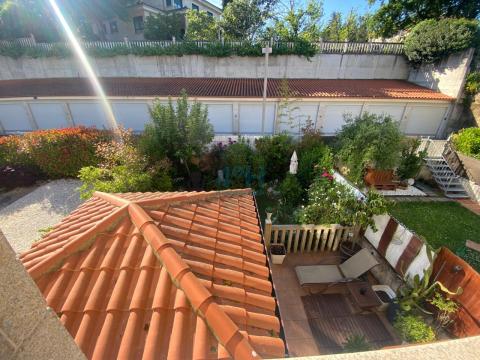 Planta Alta: Balcón del dormitorio-suite con vistas hacia porche trasero