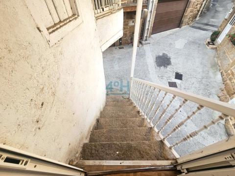 Planta Baja: Acceso planta baja por escaleras