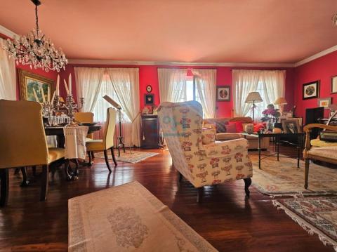 Planta Alta: Salón-comedor con acceso a balcón
