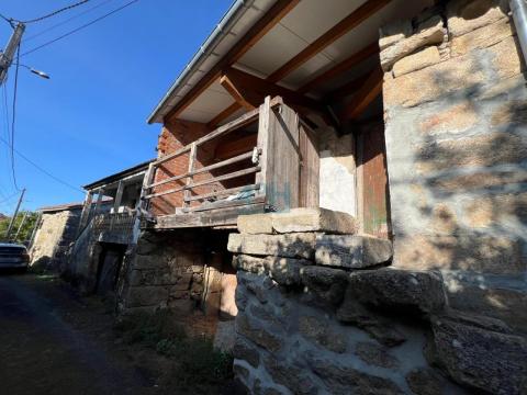 Balcón corredor y escalera