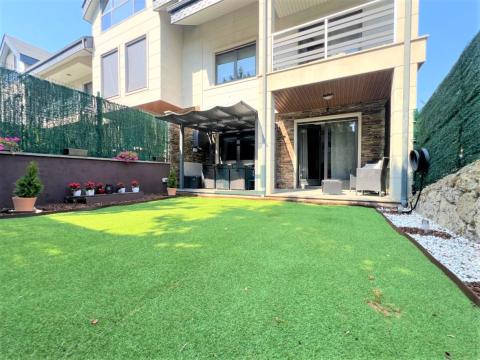 Planta Baja: Jardín trasero con porche