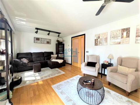 Planta Baja: Salón-comedor con acceso a jardín