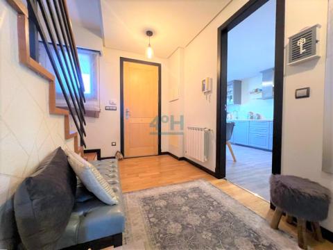 Planta Baja: Hall-recibidor con acceso a cocina