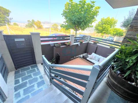 Planta Baja: Patio delantero