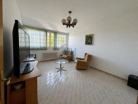 Sala planta bajo cubierta
