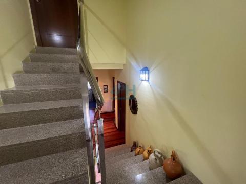 Acceso planta bajo cubierta
