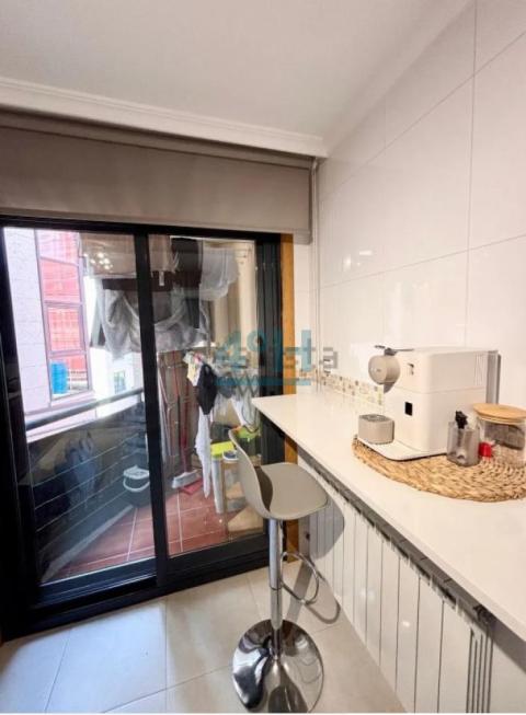Cocina con acceso a balcón