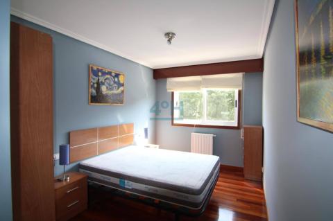 Dormitorio principal con baño