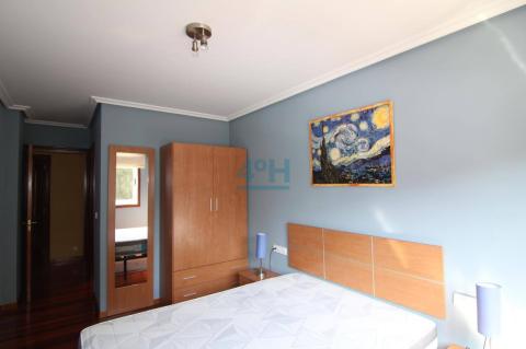 Dormitorio principal con baño