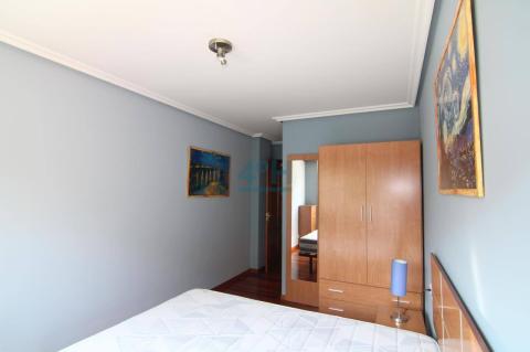 Dormitorio principal con baño